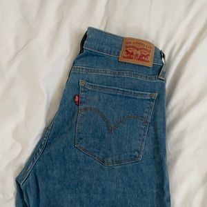Levi lightwash jeans